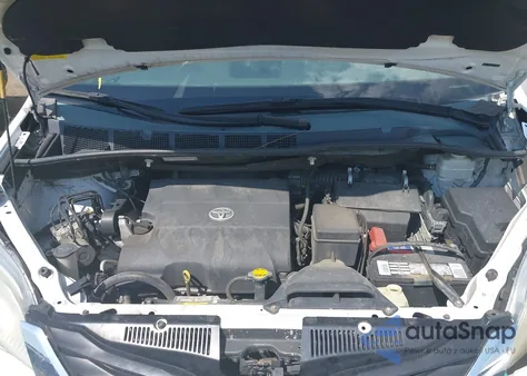 2013 Toyota Sienna Le V6 8 Passenger z USA, uszkodzony, nr VIN 5TDKK3DC8DS317567